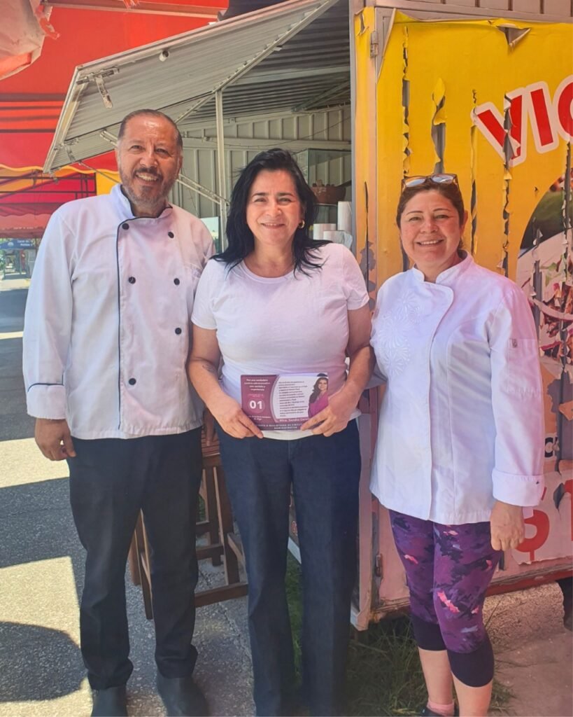 Sandra Carolina Arellano, candidata a Magistrada de Circuito, conversa con vecinas y vecinos en Bosques de San Sebastián