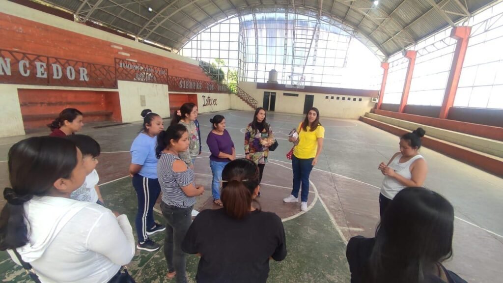 Gabriela Gutiérrez, candidata a Jueza de Distrito, recorre Ixtepec y promueve el voto judicial