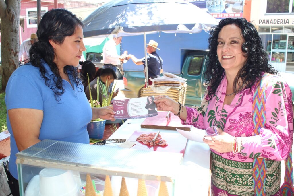 Paola Abraham, candidata a Magistrada de Circuito, visita Cuautlancingo y promueve el voto informado
