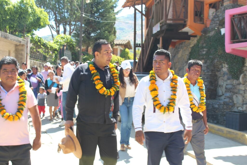 Antonio Sorela, candidato a Ministro de la Suprema Corte, recorre Coyomeapan y promete una justicia con puertas abiertas