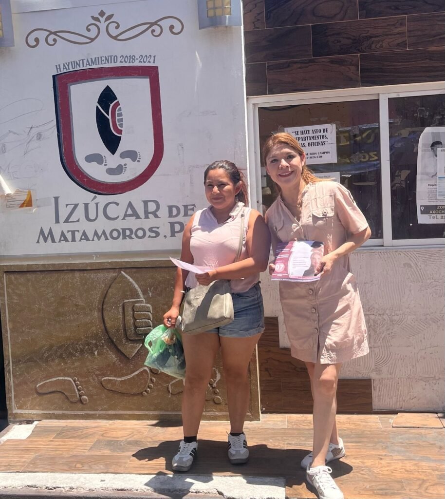 Irma Montiel, candidata a Magistrada Electoral, recorre Izúcar de Matamoros para informar sobre la elección judicial