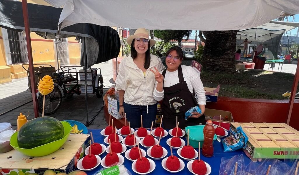 Lizbeth Escobar, candidata a Jueza de Distrito, recorre Cuautlancingo para escuchar y compartir su visión de justicia laboral
