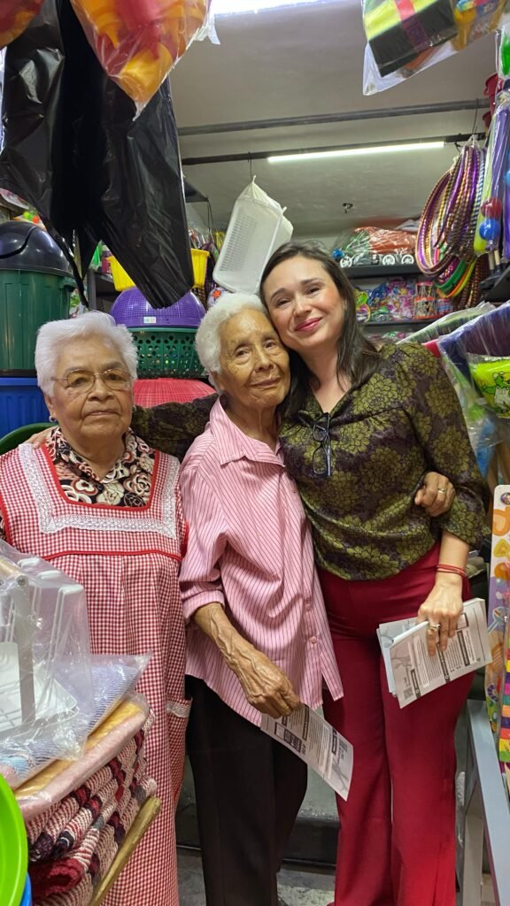Ixel Mendoza recorre el Mercado Adolfo López Mateos en Cuernavaca y promueve el voto consciente