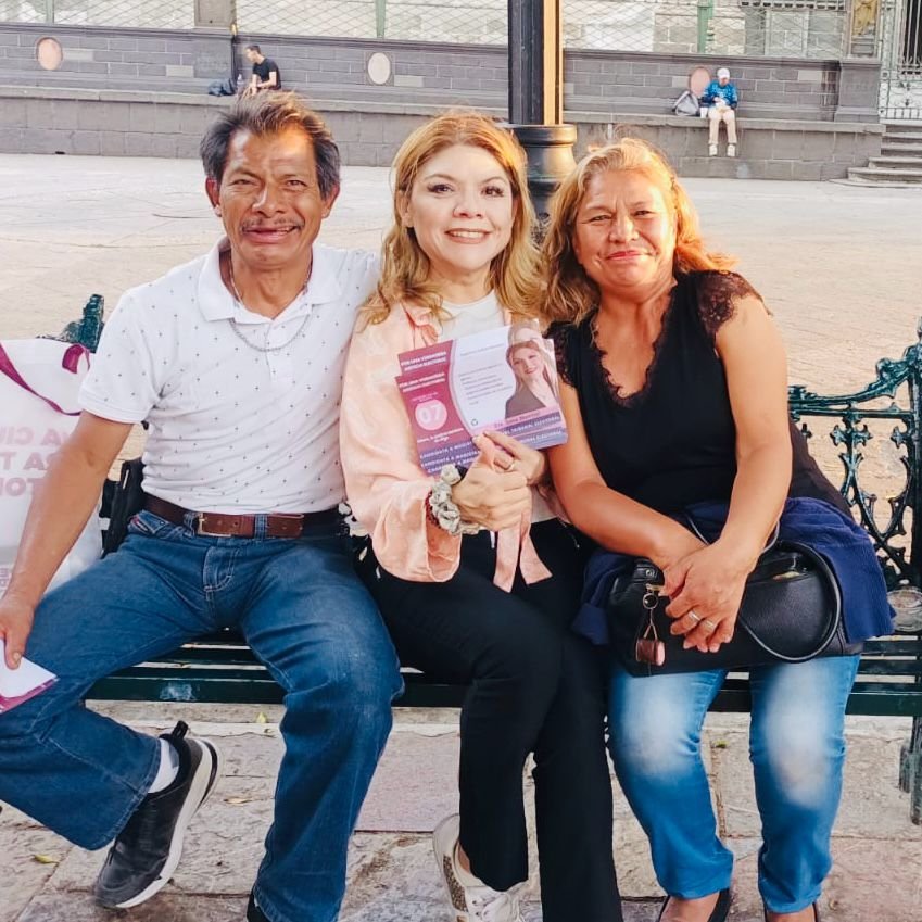 Irma Montiel visita el zócalo de Puebla y promueve la participación en la elección judicial