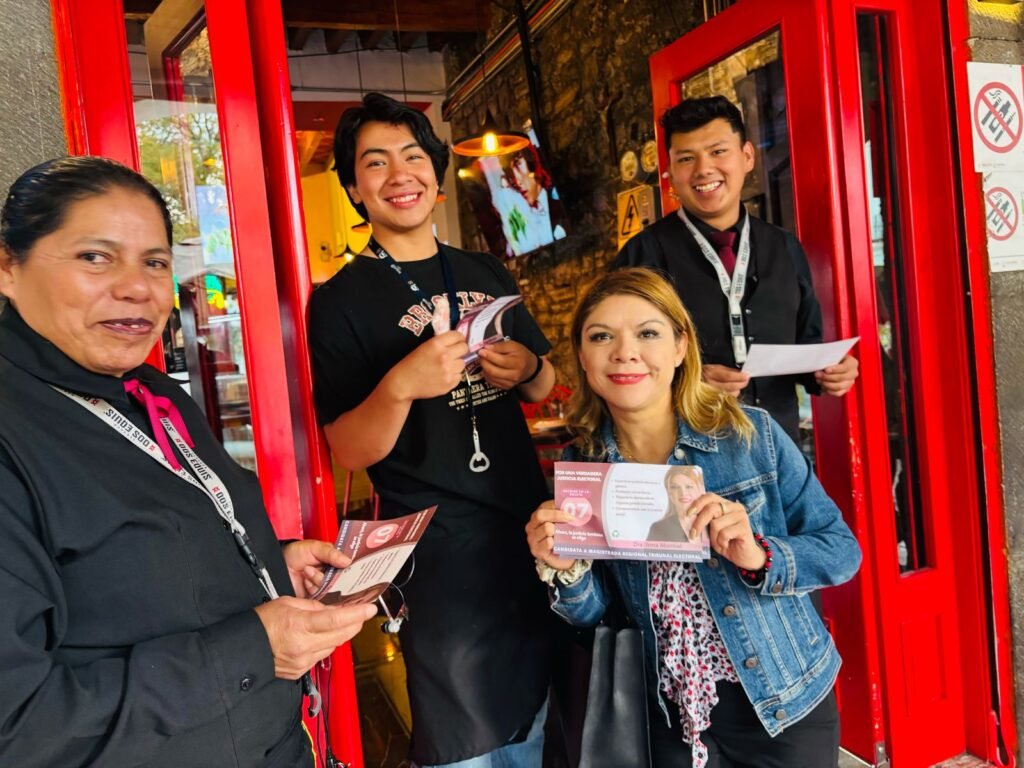 Irma Montiel visita el Zócalo de Tlaxcala y promueve la participación en la elección judicial