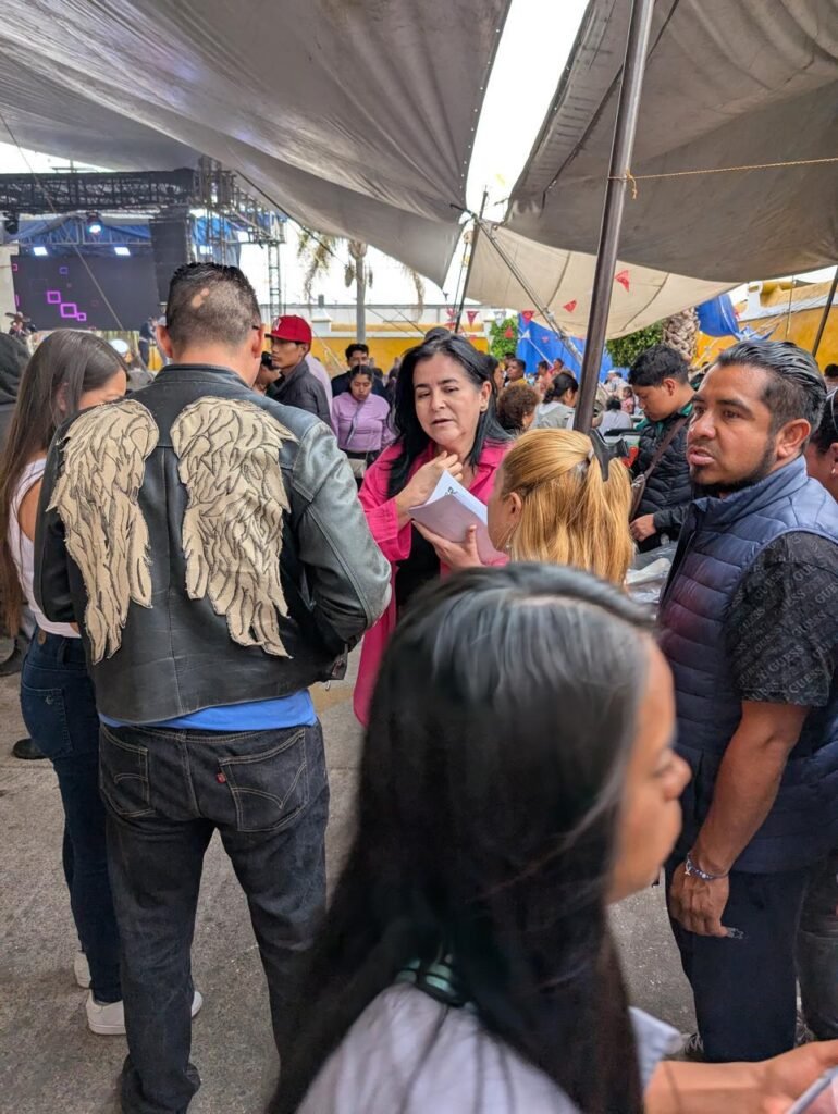 Sandra Carolina Arellano visita La Resurrección y dialoga con vecinos durante la Feria de la Gordita