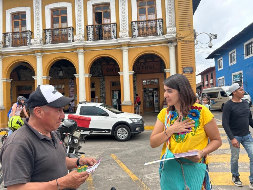 Gabriela Gutiérrez, candidata a Jueza de Distrito, visita Zacapoaxtla y explica la histórica elección judicial del 1º de junio