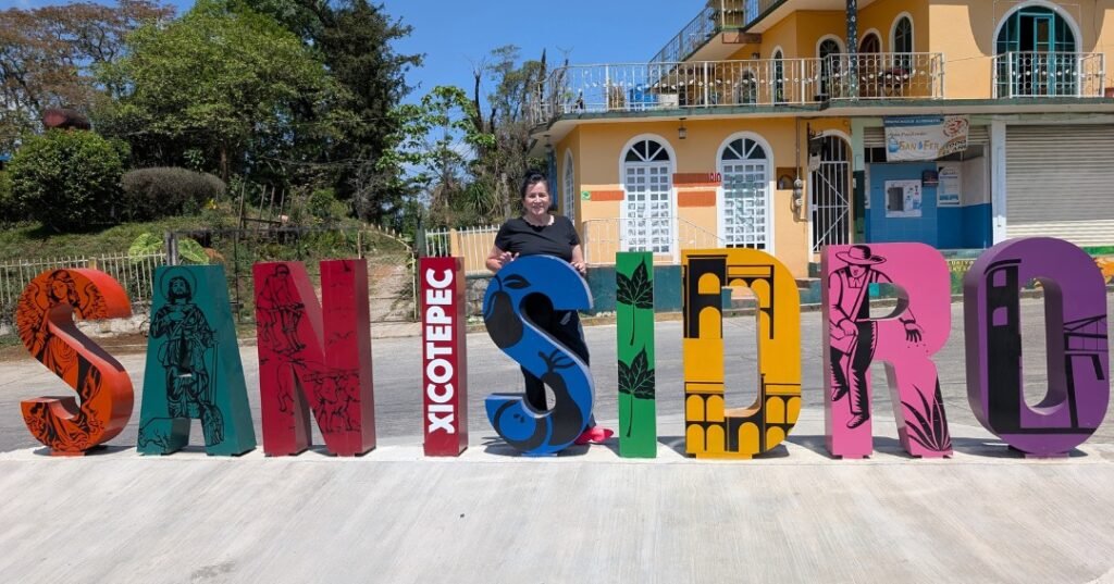 Sandra Carolina Arellano, candidata a Magistrada de Circuito, visita San Isidro en Xicotepec de Juárez y promueve el voto informado